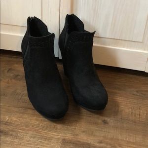 Daisy Fuentes Wedge Ankle Booties